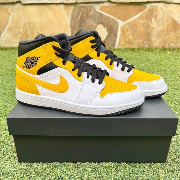 Men’s Nike air jordan 1 mid white yellow shoes - Picture 3 of 4